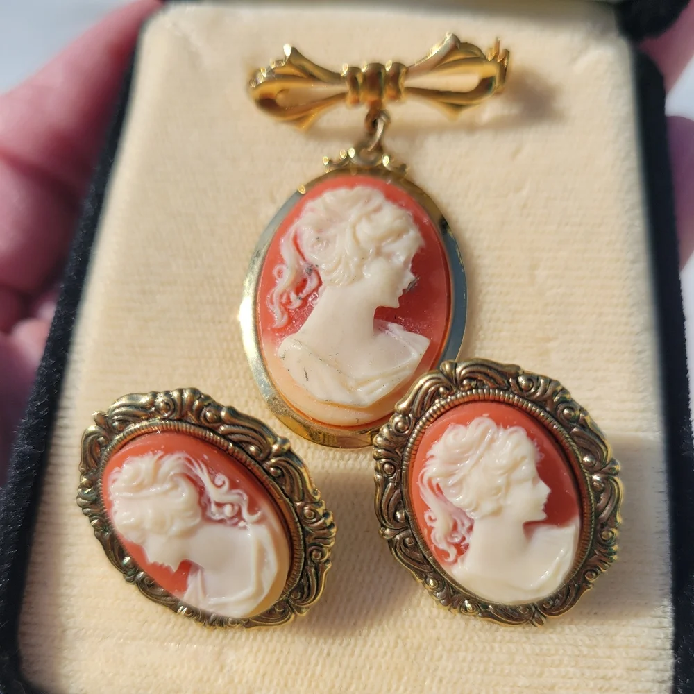 Elegant Cameo Demi Parue ~ Brooch & Pierced Earrings ~ Pretty! ~ Vintage Style